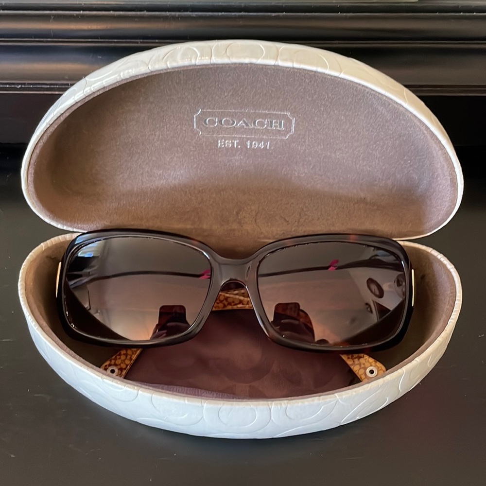 Coach sunglasses with hard cover Coach sunglasses holder